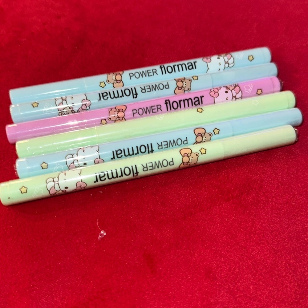 Black eyeliner hello kitty & friends
